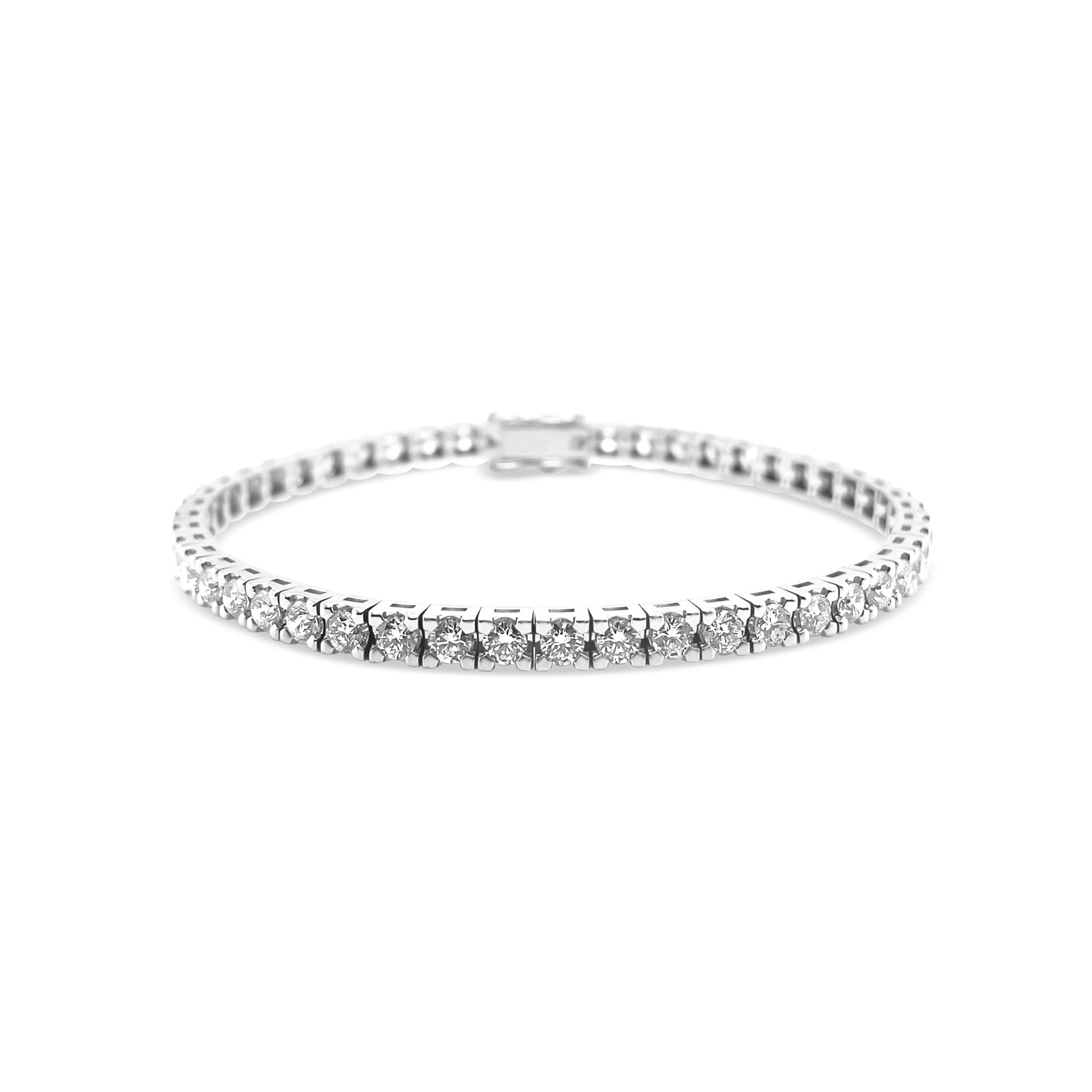 Tennis bracelet with diamonds