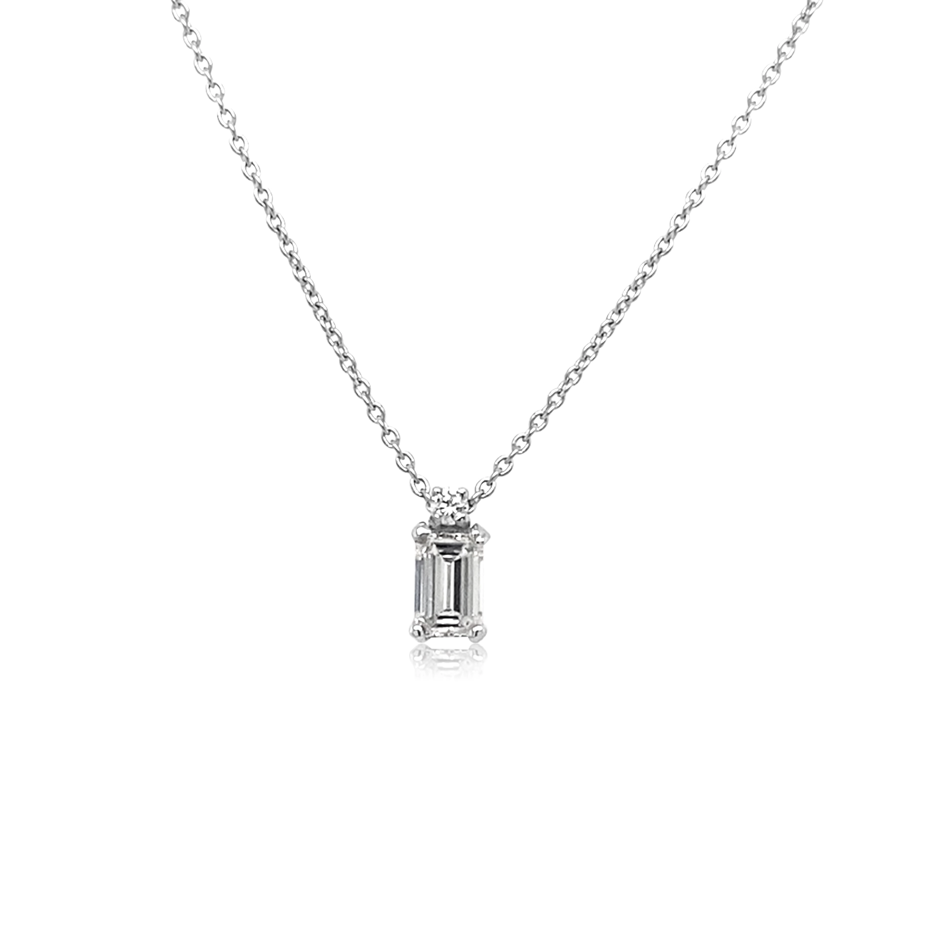 Pendant with baguette diamond