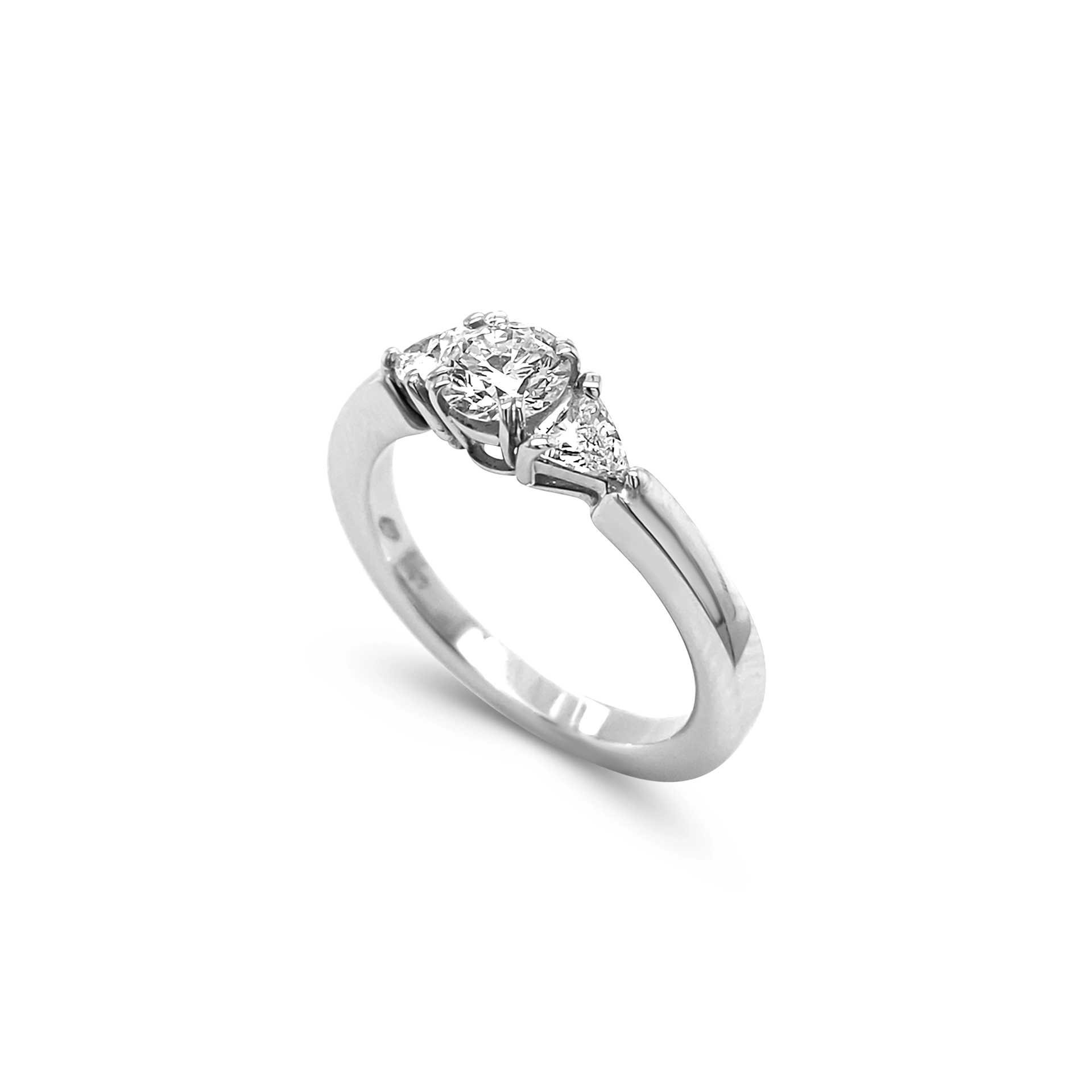 Solitaire ring with trillion diamonds
