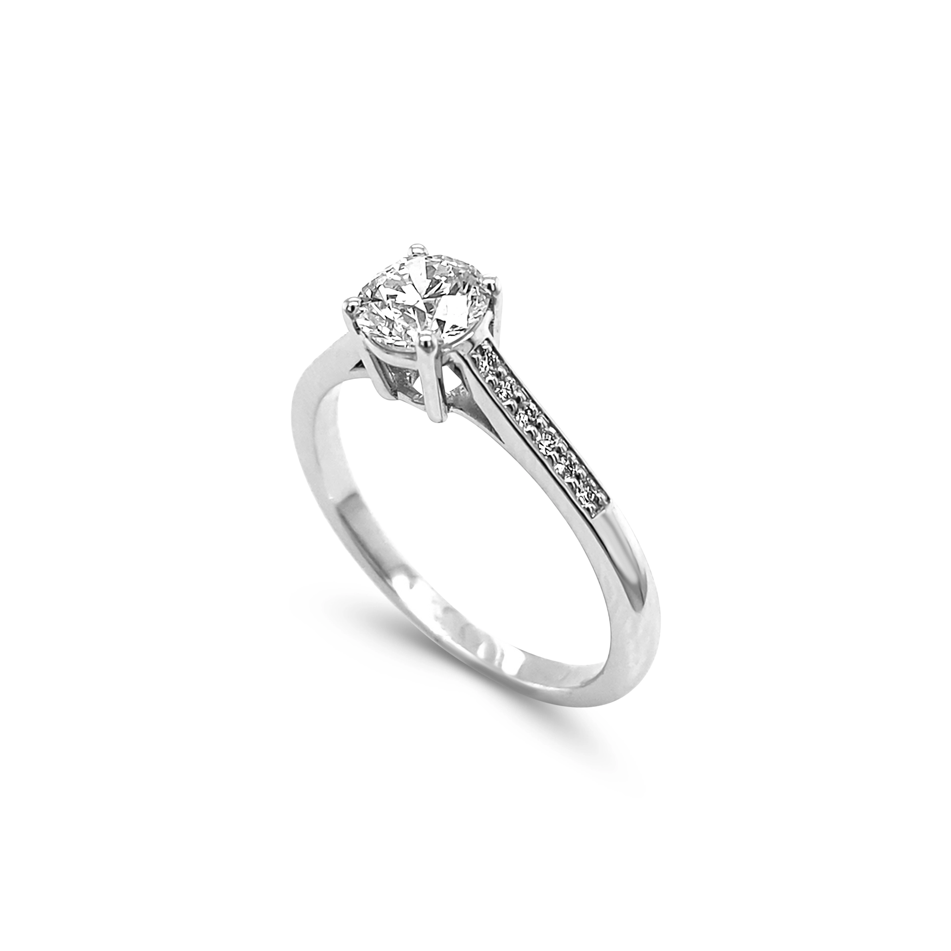 Solitaire ring with accents